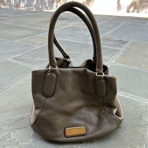 MARC JACOBS NEW Q FRAN PUMA TAUPE ITALIAN LEATHER Tote bag NO Strap